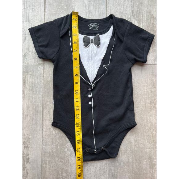 Frenchie Mini Couture Baby Boys Black Tuxedo 3D Bowtie One Piece Outfit 18-24m - Picture 3 of 7